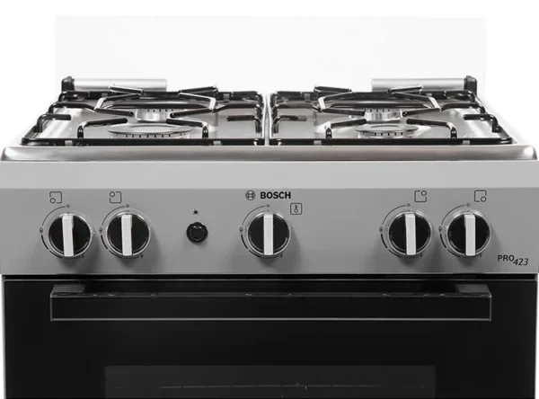 Cocina Bosch gris PRO 423 a gas con 4 quemadores, horno de 59 litros y encendido eléctrico.