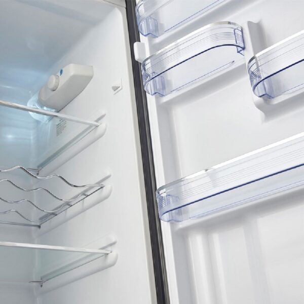 Refrigerador retro Libero de dos puertas color verde agua con etiqueta de eficiencia energética A+ y capacidad de 203 litros. Dimensiones: Alto 148 cm, Ancho 54 cm, Profundidad 58 cm.