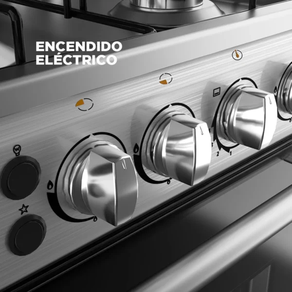 Cocina a gas Midea de cuatro quemadores con horno, color plateado. Dimensiones: Alto 85 cm, Ancho 49.5 cm, Profundidad 55.6 cm.